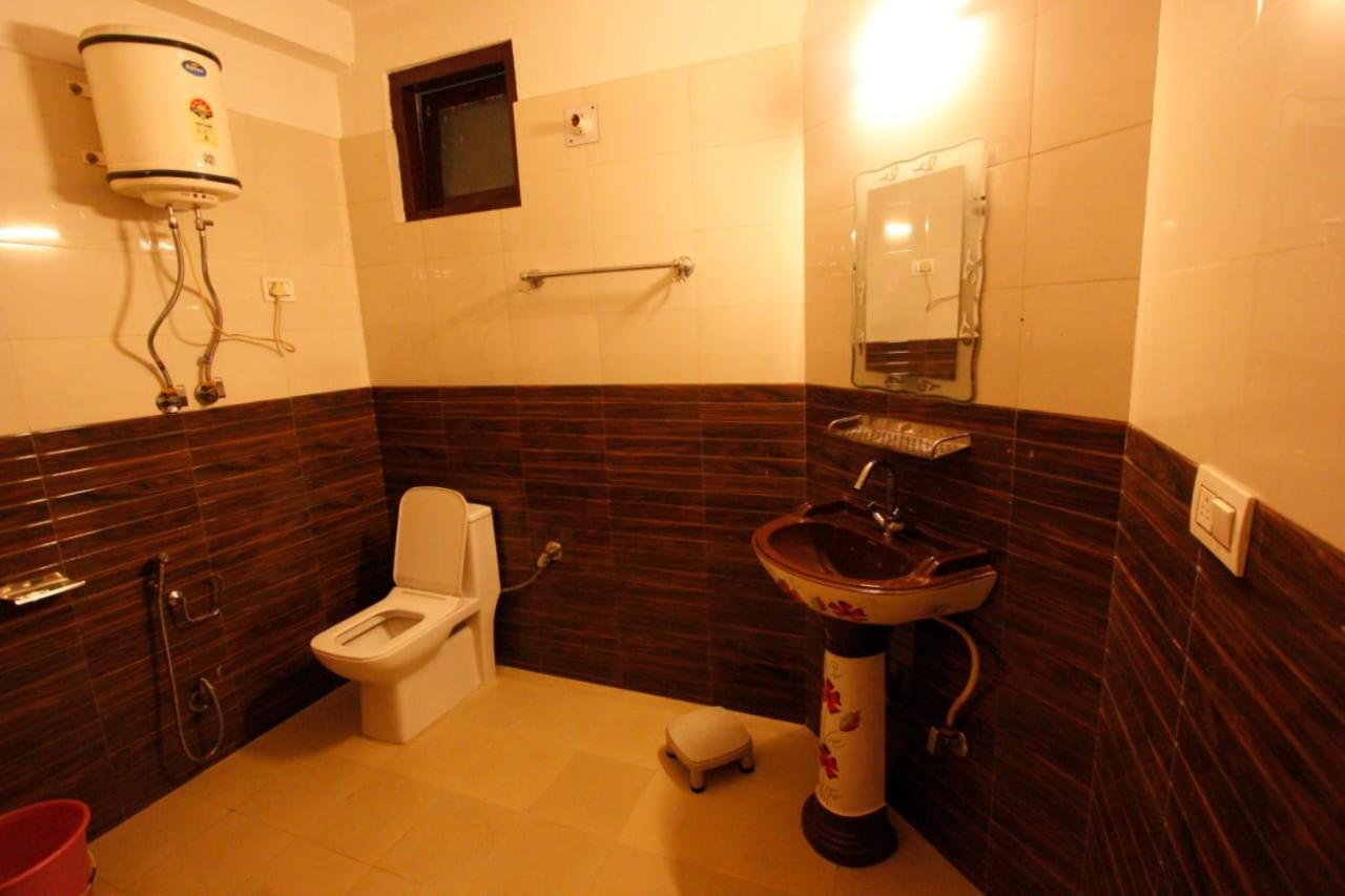 Tirthan Crest Homestay Banjar Экстерьер фото