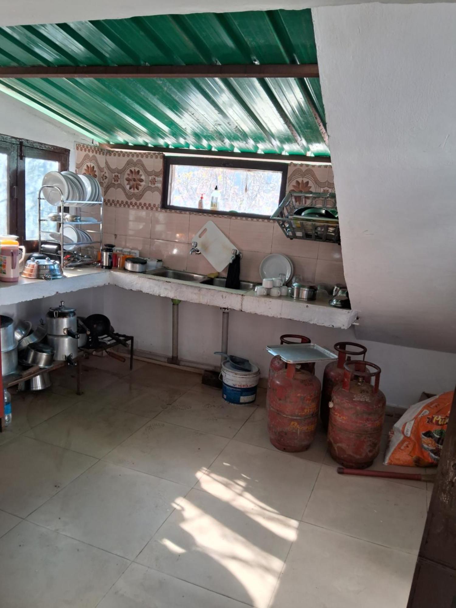 Tirthan Crest Homestay Banjar Экстерьер фото