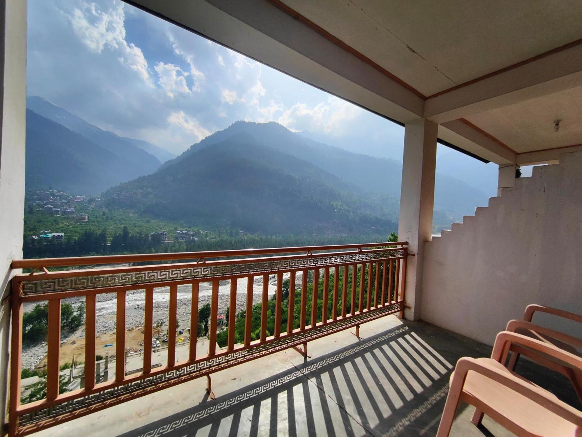 Tirthan Crest Homestay Banjar Экстерьер фото